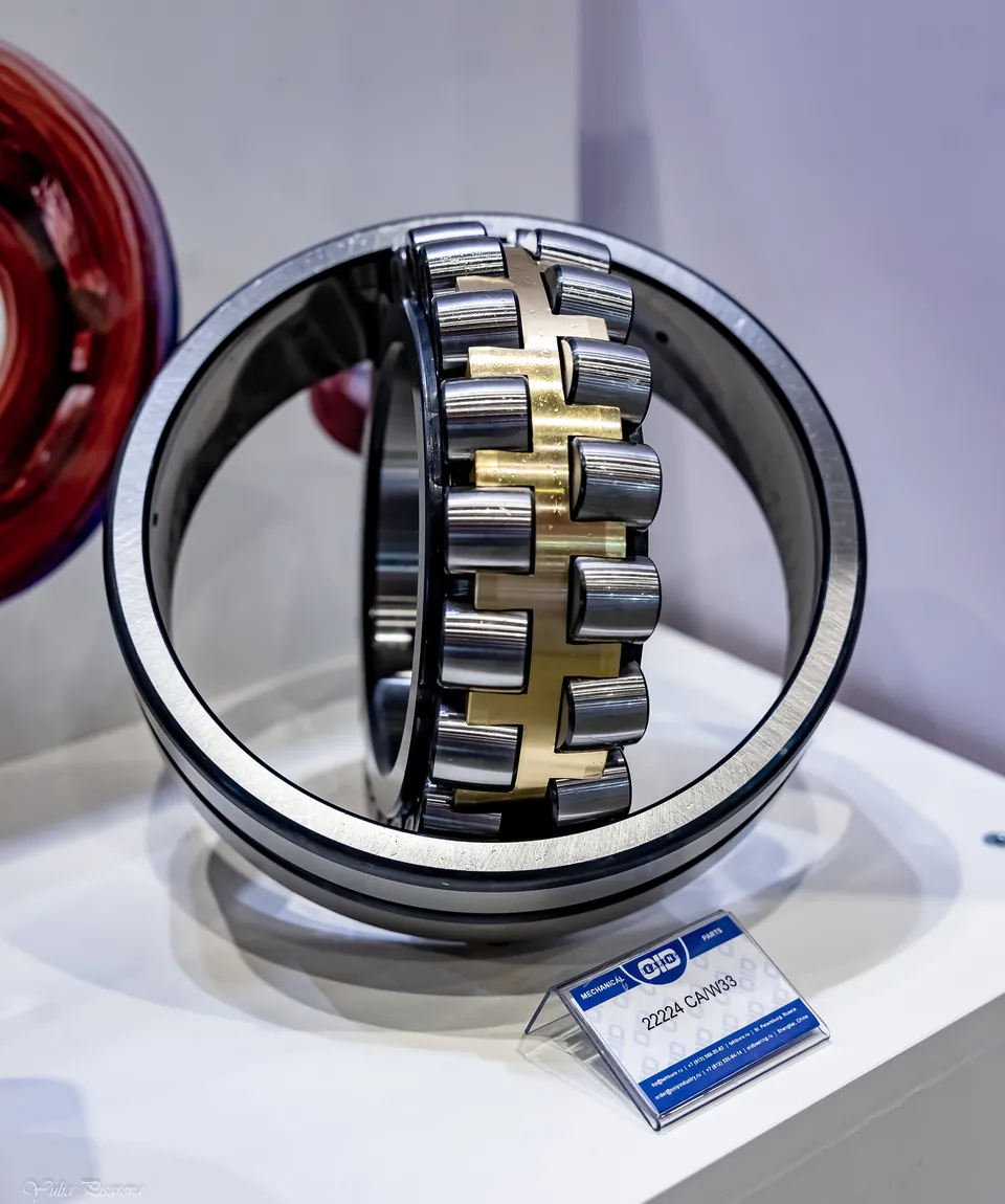An OID roller bearing with exposed roller rows on display